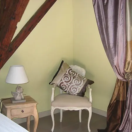 Russell House Bed & Breakfast *