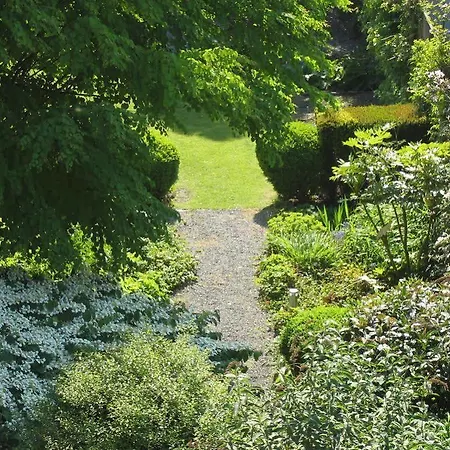 Russell House Bed & Breakfast *
